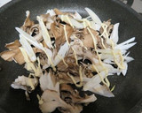 W使い♪　舞茸とはんぺんのごま油マヨ炒め作り方1写真