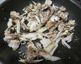 W使い♪　舞茸とはんぺんのごま油マヨ炒め作り方2写真