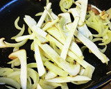牛肉とエリンギと玉ねぎの辛味噌炒め。作り方3写真