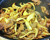 牛肉とエリンギと玉ねぎの辛味噌炒め。作り方6写真