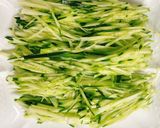 せん切りきゅうりサラダ♪とトマト作り方1写真