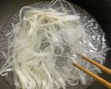 パッタイ風鶏ニラビーフン炒め〜赤酒〜作り方1写真