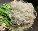 パッタイ風鶏ニラビーフン炒め〜赤酒〜作り方5写真