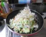 野菜いためにギョーザのタレで中華屋の味♪作り方2写真