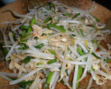 もやしの鶏皮炒め作り方2写真