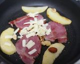 お歳暮ハムで！りんごとハムのソテー作り方3写真