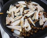 ヤゲン軟骨とむかごのアヒージョ風炒め作り方6写真