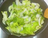 白菜とセロリの葉の炒め物作り方1写真