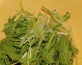 簡単、水菜と油揚げの梅肉和え作り方2写真