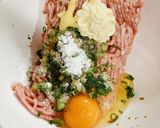 甘辛味噌ごまダレ☆チーズイン豚つくね作り方1写真