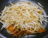 簡単！骨なし手羽元ともやしの炒め物作り方4写真