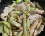 鶏むね肉とセロリのペペロンチーノ〜赤酒〜作り方5写真