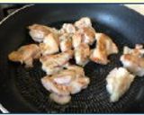 少ない食材で簡単一品！鶏ごぼうの煮物作り方4写真