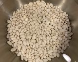 鶏もも肉がオススメ！カスレ風煮込み作り方1写真
