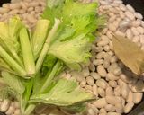 鶏もも肉がオススメ！カスレ風煮込み作り方2写真