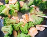 簡単!激ウマ!鶏ささみとブロッコリー炒め作り方4写真