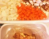 鶏肉と根菜とキノコのスープ作り方1写真
