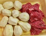 里芋と牛肉のトマト煮込み作り方3写真