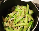 イワシ蒲焼き缶とブロッコリー芯きんぴら作り方3写真