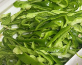 豚肉とピーマンのオイスター炒め☆作り方1写真