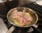 簡単ご馳走!チキンソテーポルチーニソース作り方1写真