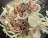 鯖缶と玉ねぎの卵とじ作り方1写真