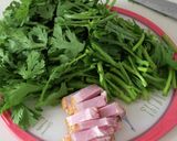 春菊とベーコンの麺つゆバター炒め作り方1写真