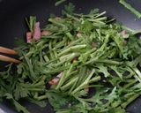 春菊とベーコンの麺つゆバター炒め作り方3写真