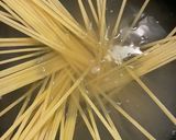 大根葉とベーコンのペペロンチーノ作り方1写真