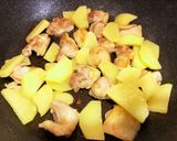じゃがいもと鶏ももの濃厚胡麻味噌炒め作り方4写真