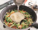 牛乳消費！白いマンドリルカレー焼ビーフン作り方4写真