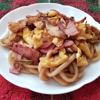 ハムとたまごの焼きうどん♪ by 花時計咲いた 【クックパッド】 簡単