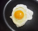 目玉焼きにはタバスコ‼簡単で美味しいよ作り方1写真
