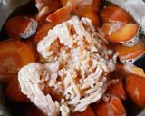 ワインに合う♪人参と鶏ひき肉の煮物作り方3写真