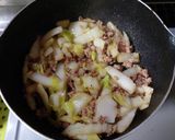 ヨウサマの減塩白菜とひき肉のスープ作り方1写真