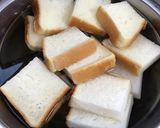 パンを詰める★絶品ローストチキン丸鶏♪作り方12写真