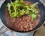 春菊とひき肉の卵とじ丼作り方4写真