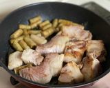 豚肉とごぼうと白菜のトマト煮作り方2写真