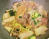 白菜と牛肉で焼きそば・焼肉のタレで作り方4写真