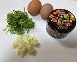 調味料不要　サバ味噌煮缶ニンニク炒飯作り方1写真