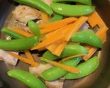 スナップエンドウと豚肉のガラ炒め作り方3写真