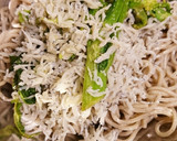 菜の花としらすのサラダ風お蕎麦作り方3写真