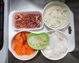 豚こま肉と大根に人参の中華風味噌炒め作り方1写真