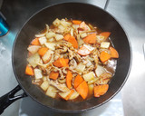 豚こま肉と大根に人参の中華風味噌炒め作り方5写真
