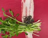 塩昆布ダシが美味しい♪♪豚バラの豆苗巻き作り方1写真