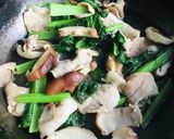 即席椎茸、ちんげん菜、ちくわ、七味パスタ作り方1写真