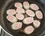 余ったなるとで簡単な煮物！作り方3写真