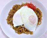 お母さんの味♪目玉焼きon焼きそば作り方7写真