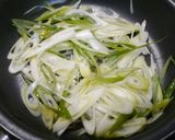 簡単！餃子のピリ辛葱炒め作り方2写真