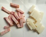 ベーコンと餅のガーリックマヨ炒め作り方1写真